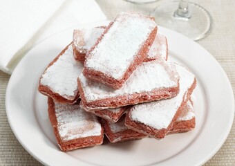 BISCUIT ROSE DE REIMS, A PINK BISCUIT FOR DIPPING IN CHAMPAGNE