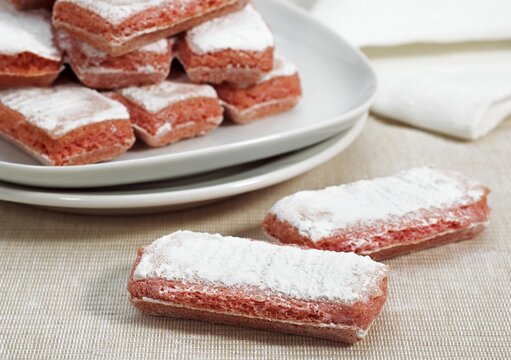 BISCUIT ROSE DE REIMS, A PINK BISCUIT FOR DIPPING IN CHAMPAGNE