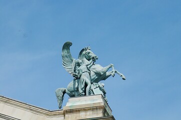Fototapeta premium OPERA GARNIER IN PARIS, BRONZE HORSE STATUTE