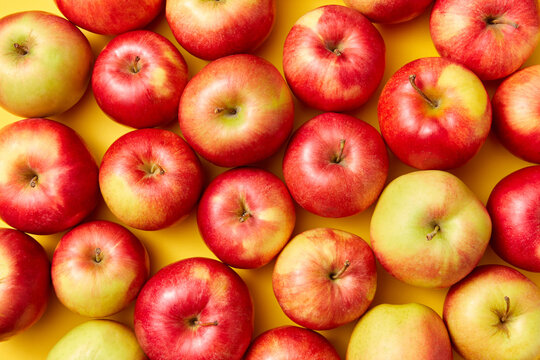 Close up apples pattern on yellow.