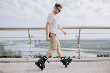 Roller rides on the bridge and makes feints