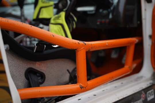 Race car's roll cage design