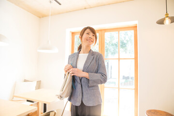 Naklejka premium カフェの女性客