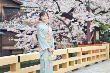 着物の女性　和服　京都　桜