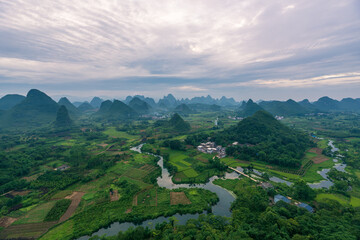 Fototapeta premium Landscape of Guilin, Li River and Karst mountains. Located near The Ancient Town of Xingping, Yangshuo, Guilin, Guangxi, China.