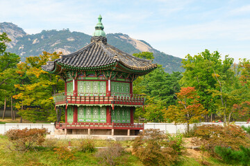 Fototapeta na wymiar Colorful autumn view of Hyangwonjeong Pavilion in Seoul