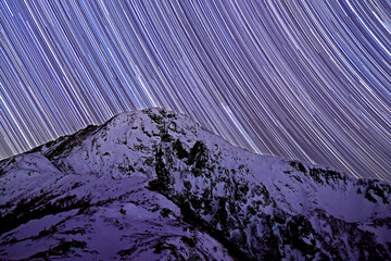 冬の北岳登山「ボーコン沢ノ頭から望む北岳と星空」