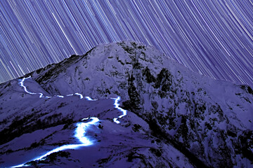 冬の北岳登山「ボーコン沢ノ頭から望む北岳と星空」