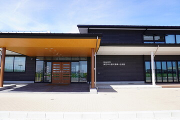 Fototapeta premium 震災遺構の気仙沼向洋高校正面入り口、宮城県気仙沼市/The building entrance of massive earthquake remains in Kesennuma, Japan
