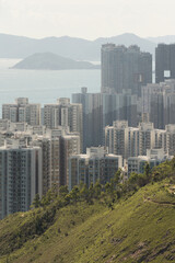 Obraz premium Hong Kong - Ap Lei Chau, mountain nature vs city
