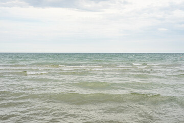 Fototapeta na wymiar small waves at the beach
