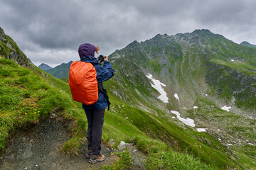 Fototapeta premium Nature photographer shooting in the highlands
