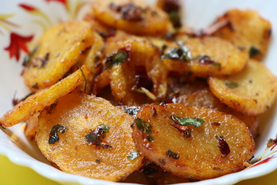 Aloo Katli or Potato Katli is an excellent and tasty asian dish, slices of fried potatoes, sauces and herbs, snack or starter 