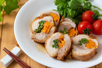 チキンロールと野菜の盛り合わせ