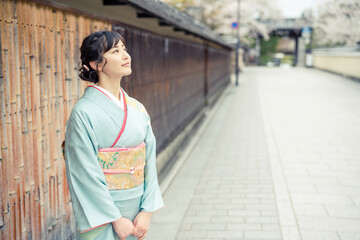 Fototapeta premium 着物の女性 京都観光 祇園