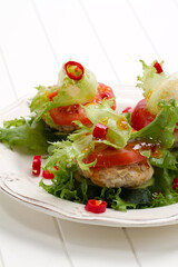 Low-calorie turkey and onion burger with lettuce, tomatoes and cucumbers