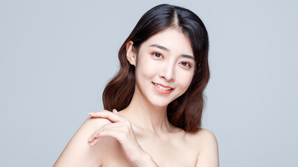 Obraz premium Portrait Of Beautiful Woman in Studio