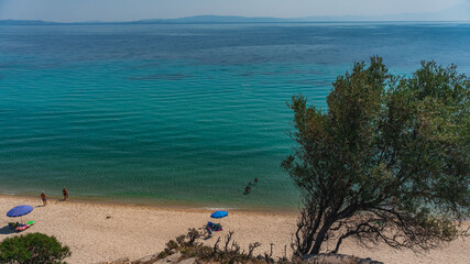 Fototapeta premium view of crystal waters at the beach of Halkidiki in Greece
