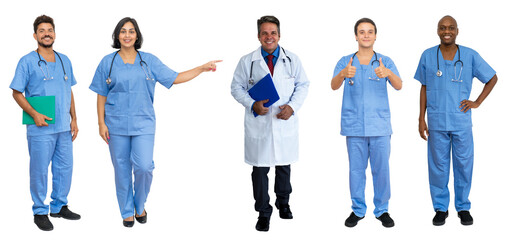 Arzt mit medizischnischen Fachkräften auf weissem Hintergrund