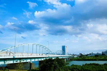 青空と橋