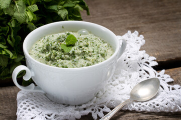 Mint, cucumber and Greek yogurt sauce