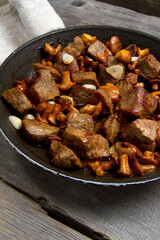 Roasted beef with chanterelles and garlic