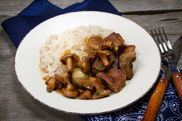 Braised beef with wild chanterelle mushrooms, olives and rice