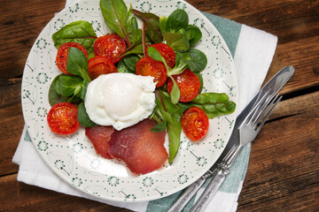 Poached egg with salad, bresaola and stewed cherry tomatoes