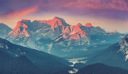 Fototapeta na wymiar Picturesque sky and mountains peaks under sunlight. Fantastic colorful landscape of Dolomite mountains during sunset. National Nature Park Tre Cime. In the Dolomites Alps. Beautiful nature of Italy.