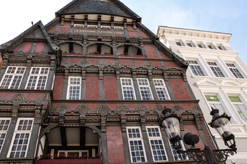 Historisierte Stadtgeschichte in Minden; Prachtfassade des Schmiedingschen Hauses