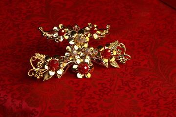 Chinese traditional wedding women's jewelry hairpins. 