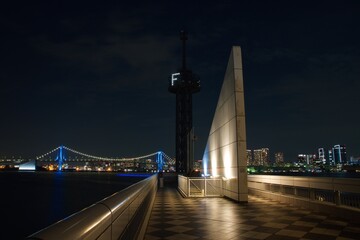 Fototapeta premium 晴海客船ターミナルから臨む東京湾の夜景 晴海信号所