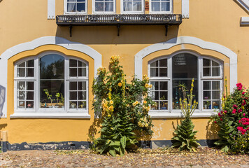 Fototapeta na wymiar Facde of a historic yellow house in Ribe, Denmark