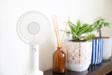 ポータブル　携帯扇風機