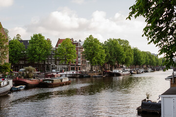 Obraz premium View of colorful dutch houses on the water channel of Amsterdam.