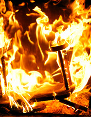 Une chaise qui brûle