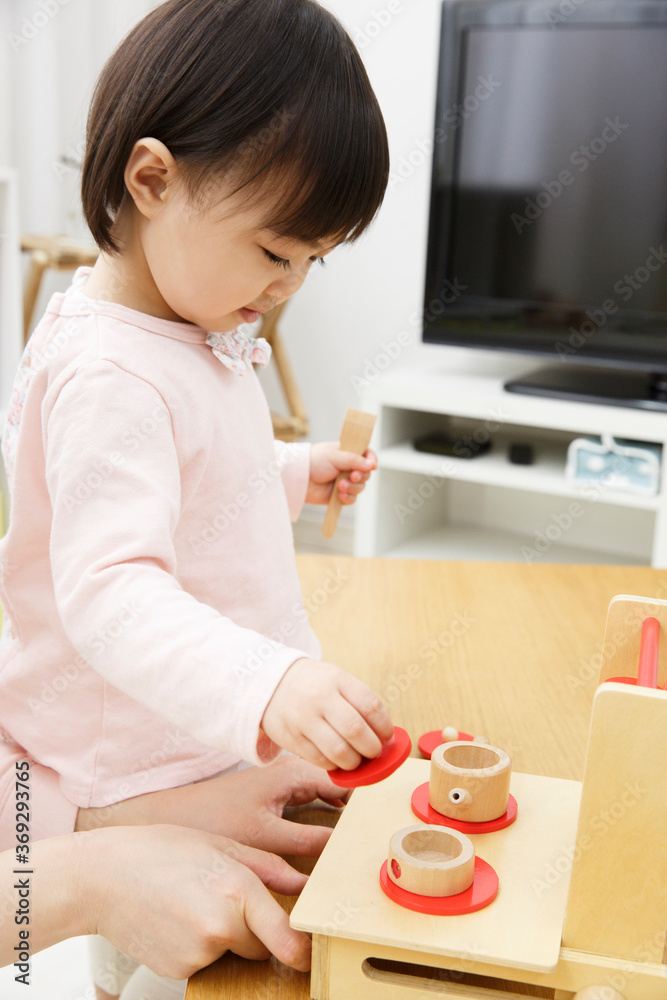 Poster おままごとをする子供