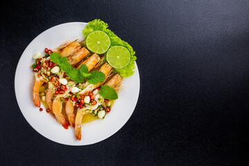 Steamed shrimp with lime