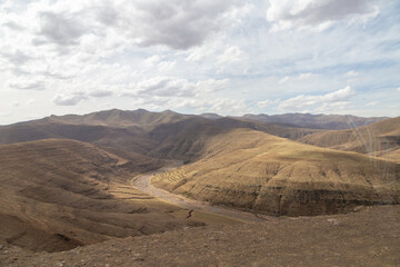 Fototapeta na wymiar dried out Oranje River in November 2019, Thaba-Tseka District, Kingdom of Lesotho, southern africa