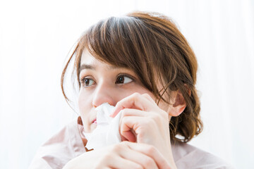 花粉症の女性