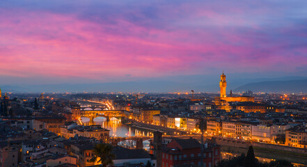 Fototapeta na wymiar Ponte Vecchio over Arno river in Florence - View of Cathedral Santa Maria del Fiore in Florence, Italy