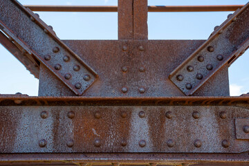 Eisenkonstruktion mit starkem Rost