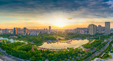 Naklejka premium Urban Environment of Qiandeng Lake Park, Foshan City, Guangdong Province, China