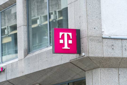 Fotos Lizenzfreie Bilder Grafiken Vektoren Und Videos Von T Mobile Adobe Stock