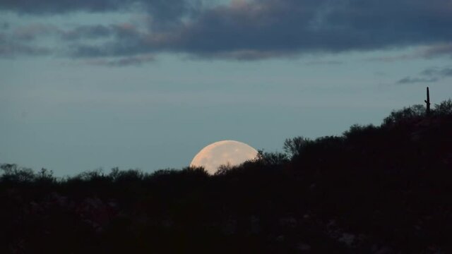 timelapse luna sobre cerros moon 