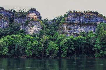 Fototapeta na wymiar Massive Cliff on the White River in Buffalo City, Arkansas 