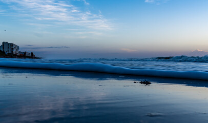 Obraz premium Morning sunrise on the beach