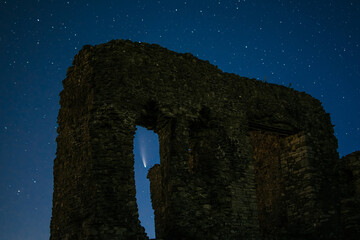 comet neowise over kendal castle