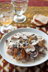 Steamed Clams or Shellfish with Cream Sauce