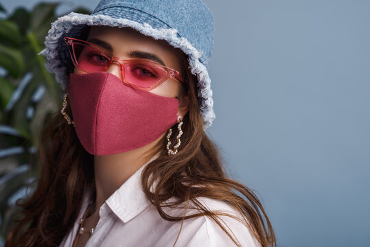 Gucci face mask pink